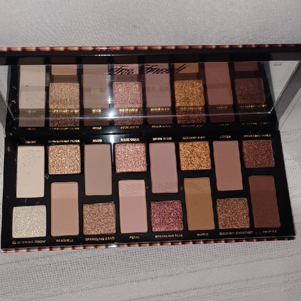 Too Faced Born This Way  Natural Nudes Eyeshadow Palette - Picture 2 of 2